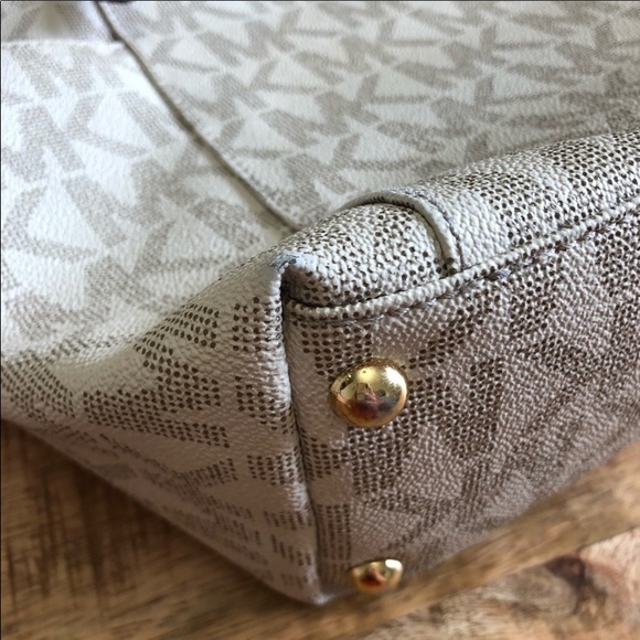 Authentic Michael Kors handbag - Picture 5 of 6